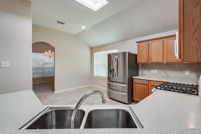 8402 Coleus Lane, Baytown, TX 77521 - Photo 10