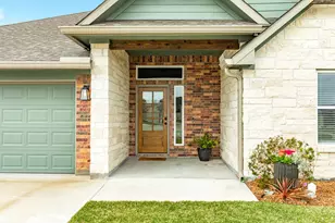 321 Yorktown Ave, Clute, TX 77531 - Photo 4