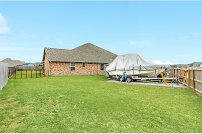 321 Yorktown Avenue, Clute, TX 77531 - Photo 8