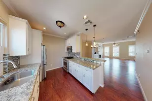 2128 Gillette St, Houston, TX 77006 - Photo 2