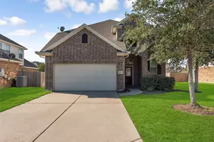 204 Echo Brook Ln, Dickinson, TX 77539 - Photo 1