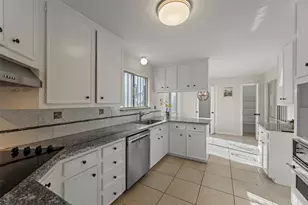 9614 Langdon Ln, Houston, TX 77036 - Photo 10
