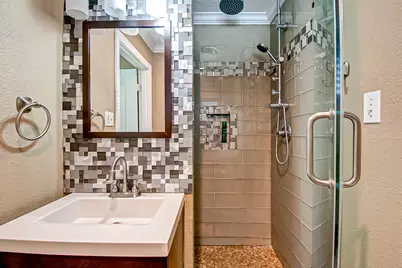 4804 Saxon Street, Bellaire, TX 77401 - Photo 32