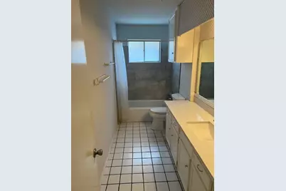 9115 Willow Meadow Drive, Houston, TX 77031 - Photo 10