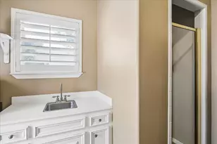 9064 Grand Lake Estates Dr, Montgomery, TX 77316 - Photo 18