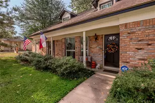 220 Elmwood St, Huntsville, TX 77320 - Photo 4