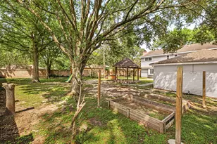 2114 Briargreen Dr, Houston, TX 77077 - Photo 38