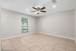 81 S Wavy Oak Cir, The Woodlands, TX 77381 - Photo 6
