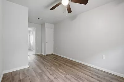 225 19th Avenue N, Texas City, TX 77590 - Photo 12