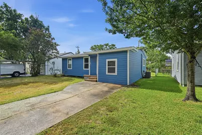 225 19th Avenue N, Texas City, TX 77590 - Photo 2