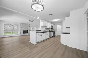 402 Forest Hills Dr, League City, TX 77573 - Photo 10