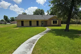 435 Rolling Wood Rd, Baytown, TX 77520 - Photo 1