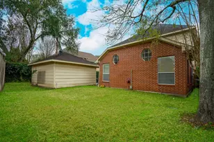 8915 Wallington Dr, Houston, TX 77096 - Photo 32