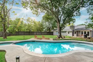 5902 Hummingbird St, Houston, TX 77096 - Photo 2