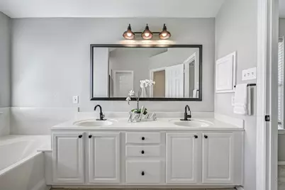 1020 Jefferson Street, Alvin, TX 77511 - Photo 18