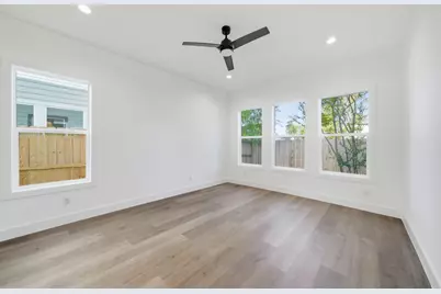 2036 Thonig Road, Houston, TX 77055 - Photo 16