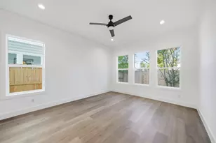 2036 Thonig Rd, Houston, TX 77055 - Photo 16