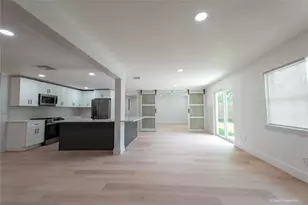 7942 Hammerly Blvd, Houston, TX 77055 - Photo 4