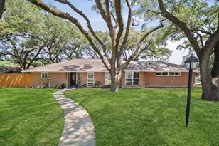 7702 Nairn St, Houston, TX 77074 - Photo 2
