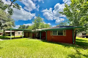 1205 Kansas Ave S, Anahuac, TX 77514 - Photo 2