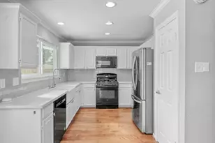 30 Village Knoll Pl, The Woodlands, TX 77381 - Photo 8
