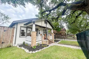 4006 Oakridge St, Houston, TX 77009 - Photo 2