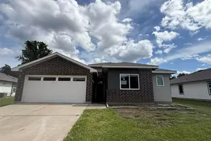 345 Silver Bridge Ct, Bridge City, TX 77611 - Photo 2