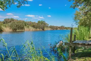 1910 Duncan Dr, Oyster Creek, TX 77541 - Photo 2