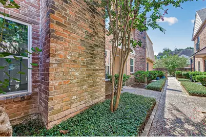 5524 Beverlyhill Street #2, Houston, TX 77056 - Photo 4