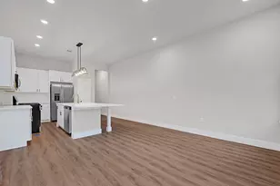 112 S San Jacinto St, Conroe, TX 77301 - Photo 4