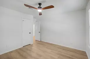 34 Brushwood Ct, The Woodlands, TX 77380 - Photo 2
