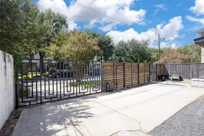 1305 Blodgett Street, Houston, TX 77004 - Photo 4