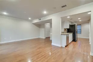 22 E Willowwood Ct, The Woodlands, TX 77381 - Photo 8