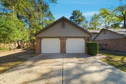22 E Willowwood Court, The Woodlands, TX 77381 - Photo 2