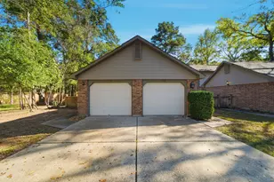 22 E Willowwood Ct, The Woodlands, TX 77381 - Photo 2