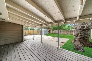 9230 Baronsmede Dr, Houston, TX 77083 - Photo 24
