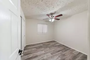 9230 Baronsmede Dr, Houston, TX 77083 - Photo 16