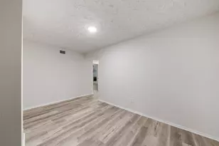 9230 Baronsmede Dr, Houston, TX 77083 - Photo 12