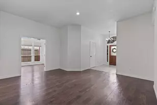 5115 Arborwood Dr, League City, TX 77573 - Photo 4