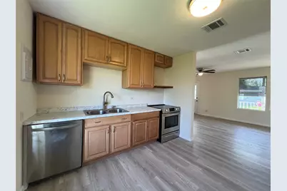 1324 W 10th Street, Freeport, TX 77541 - Photo 4