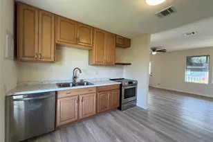 1324 W 10th St, Freeport, TX 77541 - Photo 4