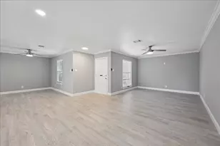 4601 Graves Ave, Groves, TX 77619 - Photo 2