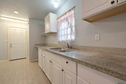 4813 Pederson Street, Houston, TX 77033 - Photo 8