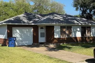 2118 14th Ave N, Texas City, TX 77590 - Photo 2