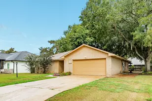 256 Freeman Blvd, West Columbia, TX 77486 - Photo 2