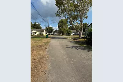 1301 Duke Street, Baytown, TX 77520 - Photo 2
