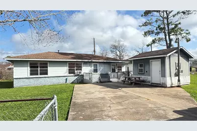 116 W Mahan Street, Richwood, TX 77531 - Photo 2