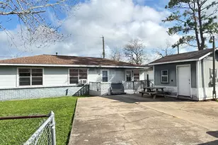 116 W Mahan St, Richwood, TX 77531 - Photo 2