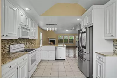 18477 Sunrise Oaks Court, Montgomery, TX 77316 - Photo 12