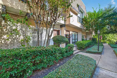 1805 Stoney Brook Dr Drive #103, Houston, TX 77063 - Photo 4